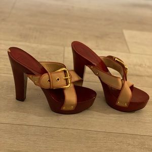 Giuseppe zanotti 
Red wood sandals
Size 37.5